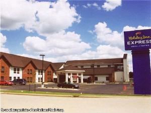 Holiday Inn Express Hotel & Suites-Watertown