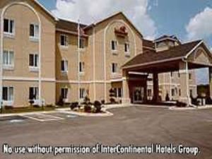 Holiday Inn Express & Suites Bedford