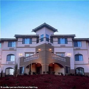 Holiday Inn Express & Suites Marina - State Beach Area