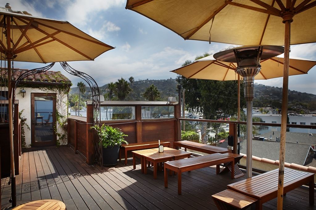 the-rooftop-lounge-laguna-beach-ca-wedding-venue