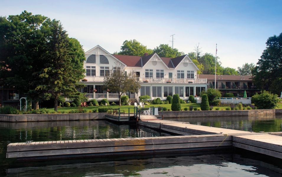 The Glen House Resort Gananoque, ON Wedding Venue