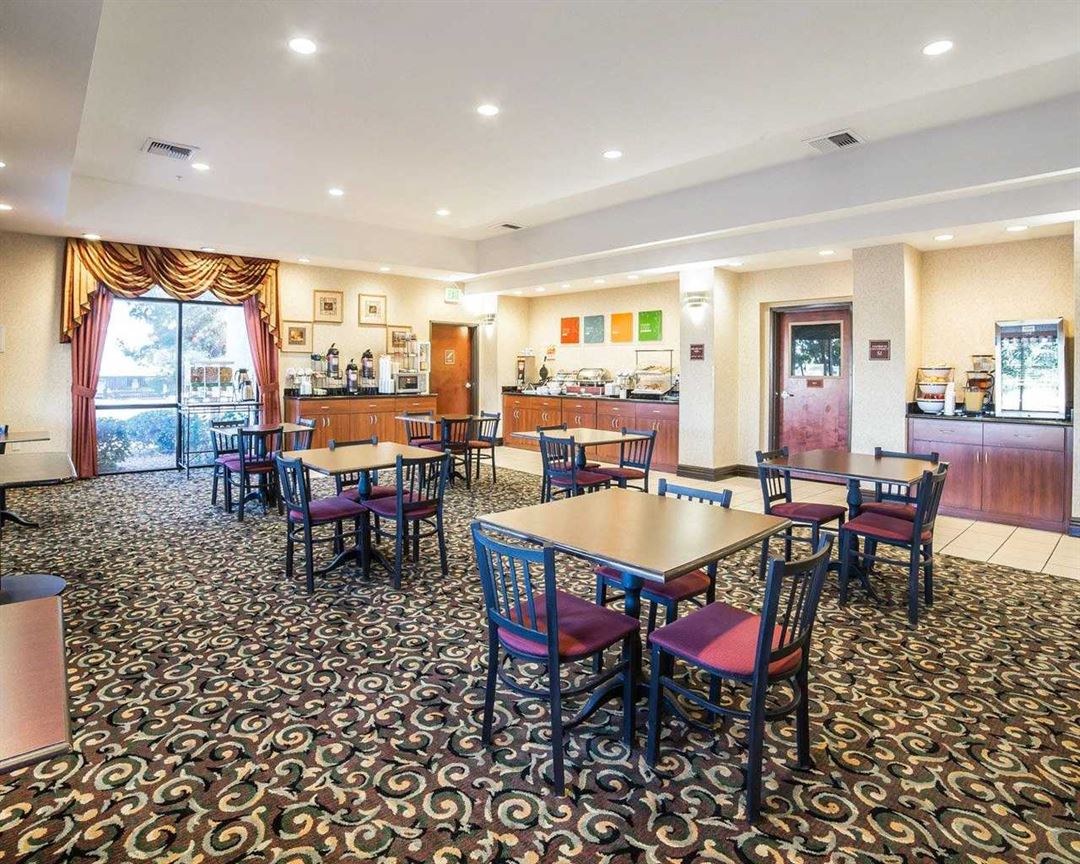 Comfort Inn Suites Las Vegas Nellis Las Vegas Nv Party Venue