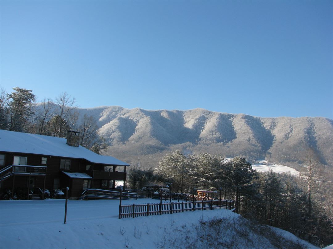 Tuckaleechee Retreat Center and Cabins - Townsend, TN - Party Venue