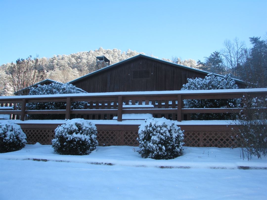 Tuckaleechee Retreat Center and Cabins - Townsend, TN - Party Venue