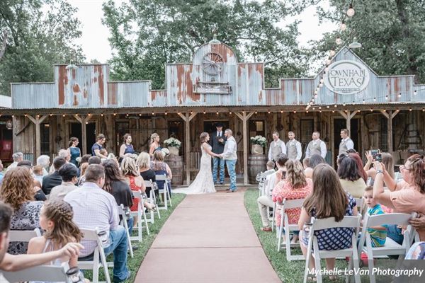 TownHall Texas Conroe, TX Wedding Venue
