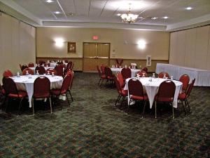 Comfort Inn Suites Madison North De Forest Wi Wedding Venue