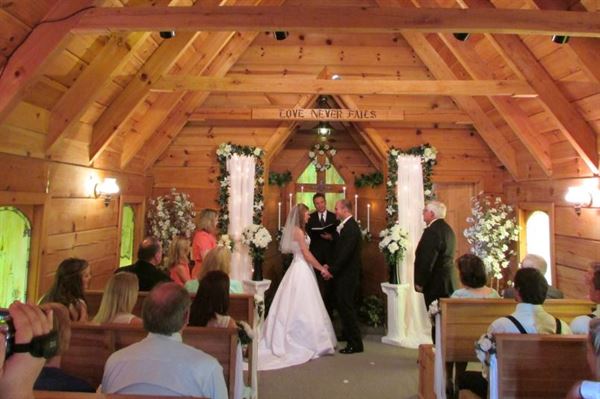 Light Of Love Wedding Chapel Pigeon Forge Tn Wedding Venue
