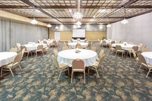 Ramada Hotel and Conference Center by Wyndham Lewiston-Auburn