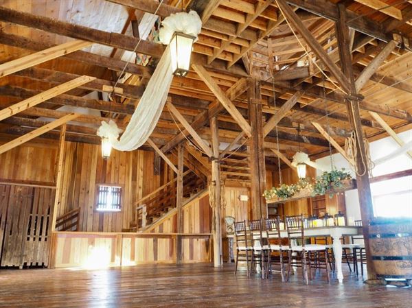 The-Barn-by-Two-Brothers---Fort-Smith,-AR---Wedding-Venue