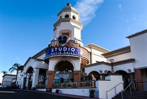 Studio Movie Grill - Redlands