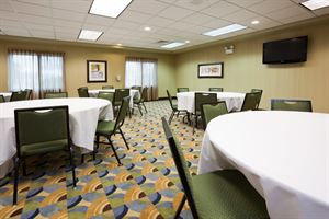 Holiday Inn Express & Suites Madison-Verona