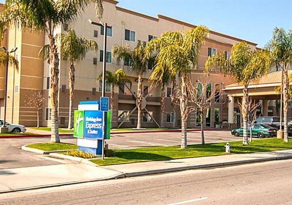 Holiday Inn Express & Suites Bakersfield Central