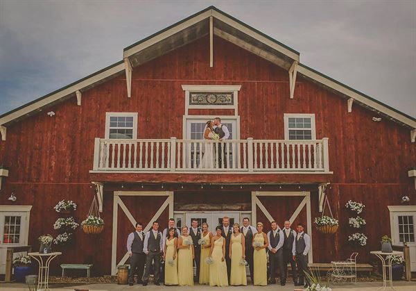 bessie-s-barn-centerville-ia-wedding-venue