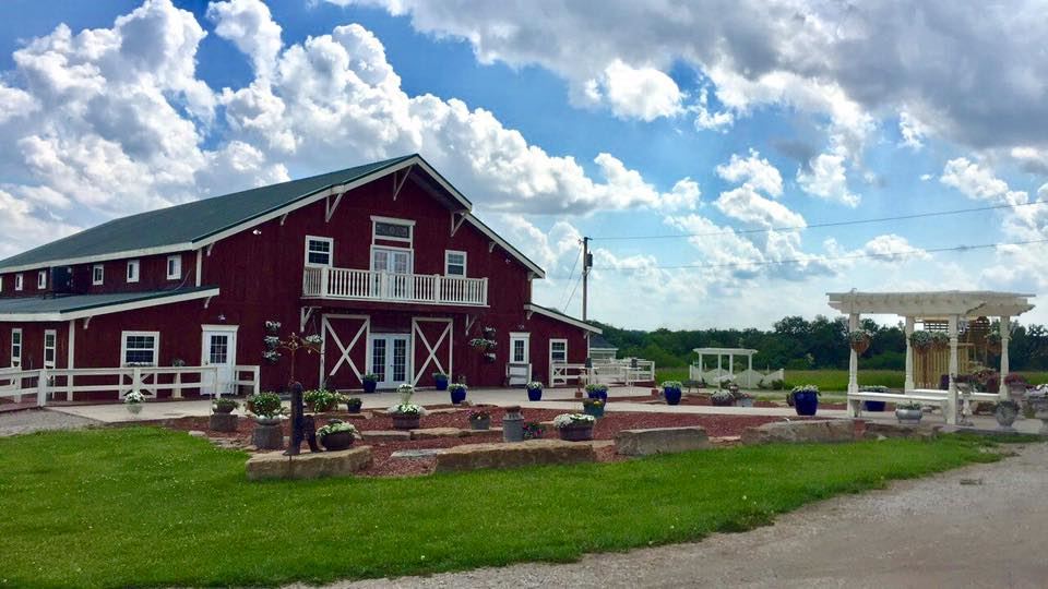 bessie-s-barn-centerville-ia-wedding-venue