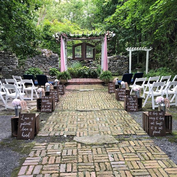 Fallen Tree Farm Bed And Breakfast - Carlisle, PA - Wedding Venue