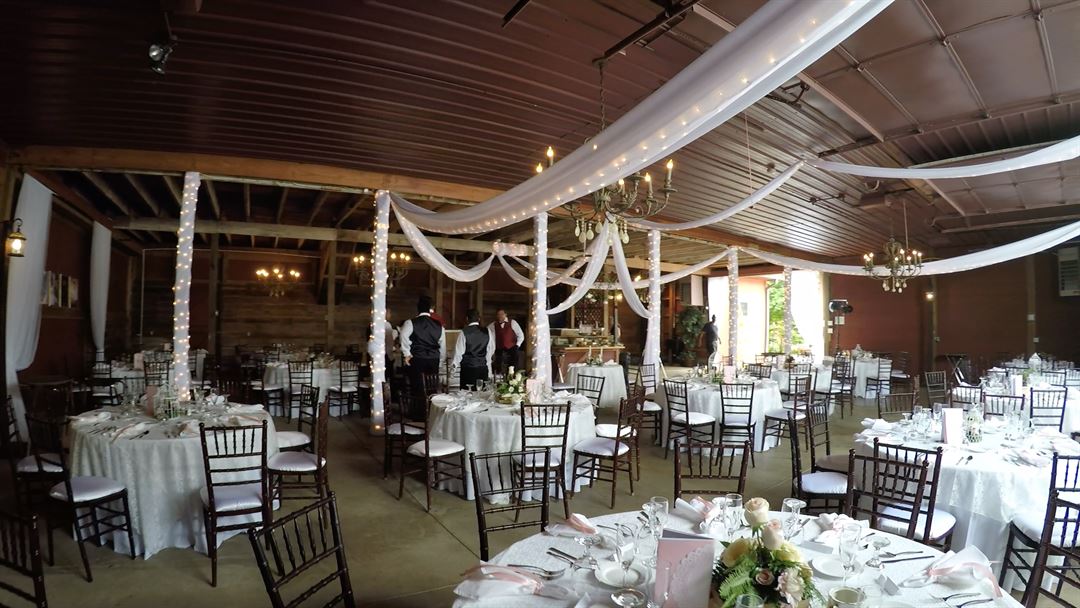 the-oaks-at-southpaw-farm-mishawaka-in-wedding-venue