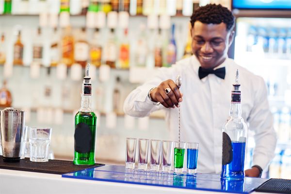 how much does it cost to hire a bartender for an event