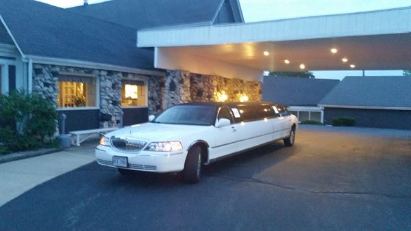 Limos & Shuttles for Weddings & Events – Burlington, WI