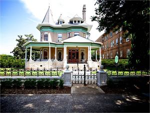 Hassinger Daniels Mansion Bed and Breakfast