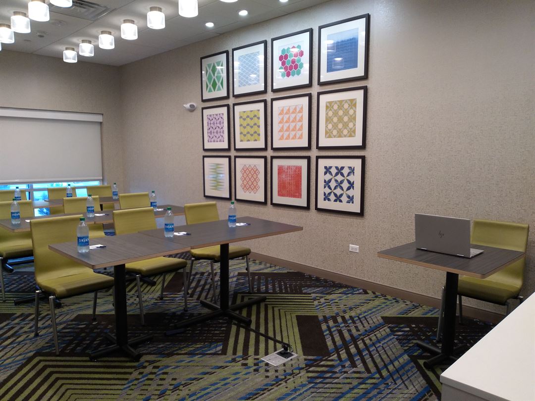 Holiday Inn Express & Suites Chicago O'Hare - Rosemont, IL - Meeting Venue