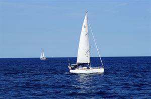 Sailing tour in the Pacific Ocean for up to 6 people