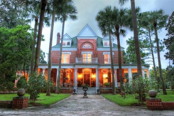 Brunswick Manor Bed & Breakfast - Brunswick, GA - Wedding Venue