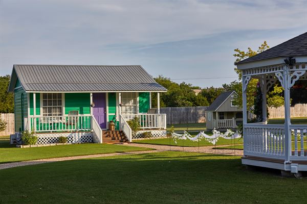 Yellow House Bed And Breakfast & Event Center - Salado, TX - Wedding Venue