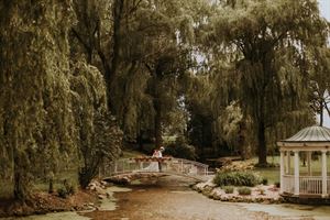 Springbrook Events - Rustic Barn & Chapel