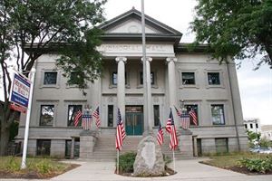 Veterans Memorial Hall and Museum