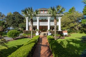 The Herlong Mansion  Bed & Breakfast