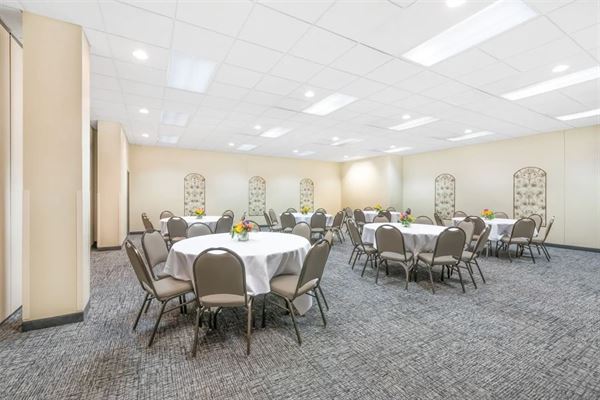 Howard Johnson Express - Rapid City, SD - Wedding Venue