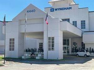 Wyndham DFW Airport Hotel